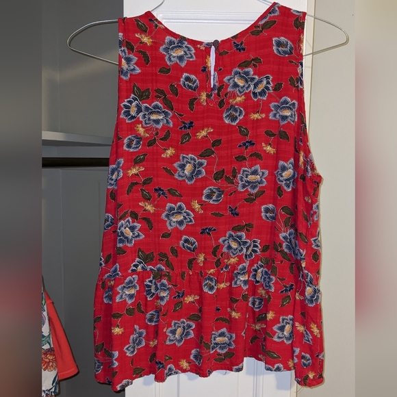 Sleeveless pink floral top 🌺 light and airy - Picture 7 of 11